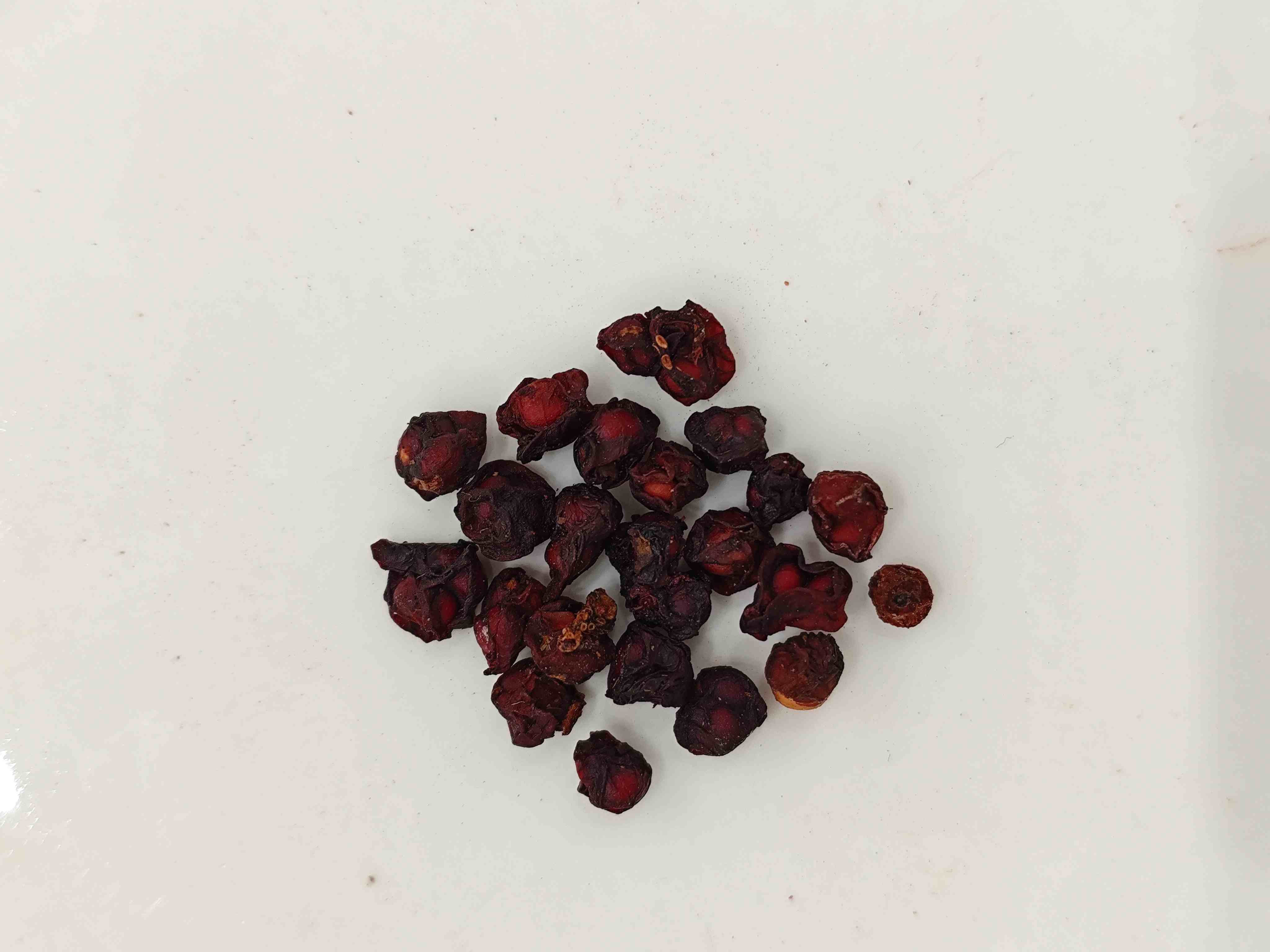 Fruit Schisandra (Wǔwèizǐ):